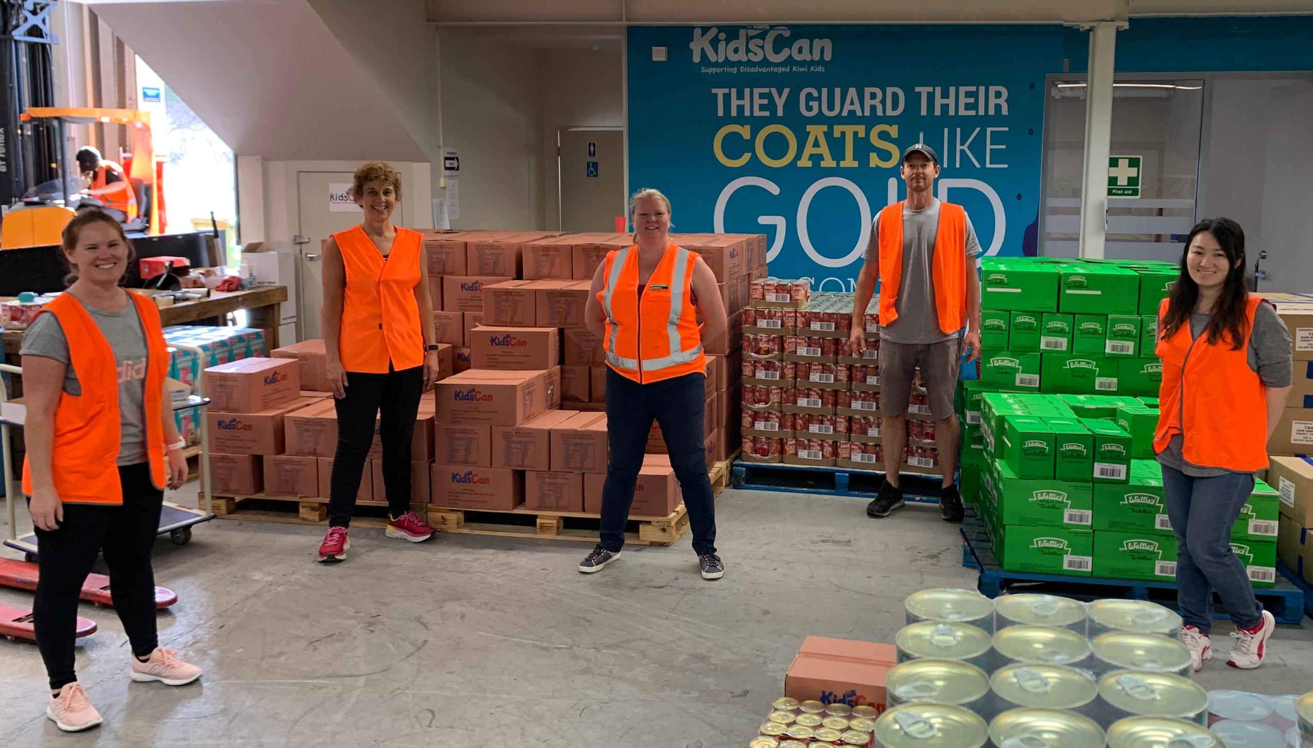 Oceania Volunteers helping in KidsCan warehouse